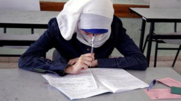 امتحان الفيزياء الثانوية العامة 2025 ائتلاف أولياء أمور مصر: أسئلته فرد عضلات امتحان الفيزياء الثانوية العامة 2025 ائتلاف أولياء أمور مصر: أسئلته فرد عضلات