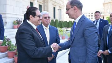 رئيس وزراء صربيا يلقى محاضرة تذكارية فى قاعة الاحتفالات الكبرى بجامعة القاهرة رئيس وزراء صربيا يلقى محاضرة تذكارية فى قاعة الاحتفالات الكبرى بجامعة القاهرة