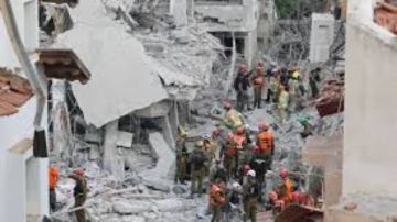 رئيس بلدية بات يام: 6 قتلى و200 مصاب في تل أبيب جراء الهجمات الإيرانية