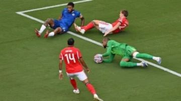 لقاء متوقف وتعليق ناري من فايق ماذا يحدث في قمة بنفيكا وتشيلسي بكأس العالم للأندية لقاء متوقف وتعليق ناري من فايق ماذا يحدث في قمة بنفيكا وتشيلسي بكأس العالم للأندية