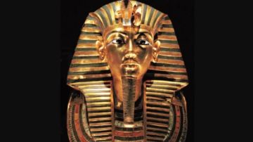 القناع الذهبي للملك توت عنخ آمون .. مصر تخطف أنظار العالم في يوليو ماذا سيحدث؟