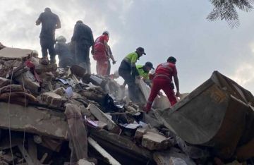 انهيار عقار في السيدة زينب.. 4 وفيات و7 إصابات.. الحماية المدنية تبحث عن المفقودين تحت الركام والأجهزة الأمنية تحقق في الحادث انهيار عقار في السيدة زينب.. 4 وفيات و7 إصابات.. الحماية المدنية تبحث عن المفقودين تحت الركام والأجهزة الأمنية تحقق في الحادث