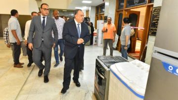 بمناسبة عيد الأضحى المبارك.. محافظ أسيوط يوزع 10 أجهزة عرائس