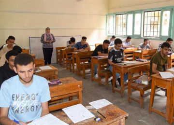 طلاب الثانوية العامة بشمال سيناء يؤدون امتحان اللغة الأجنبية الأولى وسط إجراءات مشددة