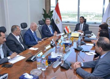 وزير التموين يجتمع مع ممثلي شعبة المواد الغذائية ونقابة بقالي التموين وشباب جمعيتي بالجيزة