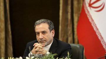 وزير خارجية إيران: مهتمون بمساعدة لبنان والوقوف إلى جانبه وزير خارجية إيران: مهتمون بمساعدة لبنان والوقوف إلى جانبه