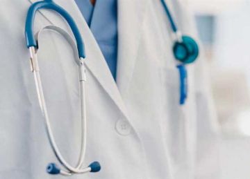 حبس وغرامة 50 ألف جنيه.. عقوبة التعدي على مقدمي الخدمة الطبية وفقا للقانون