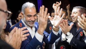 عازف التشيلو.. محمود البزاوي يسخر من صورة له