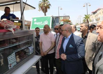 لحوم مخفضة استعدادا لعيد الأضحى.. سيارات السلع الأساسية تجوب مراكز بني سويف