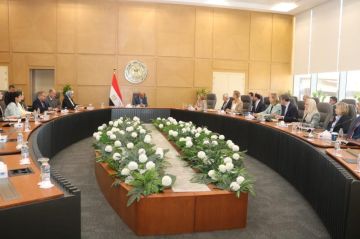 وزير الكهرباء يبحث مع وفدي بنك الاستثمار والاتحاد الأوروبيين سبل دعم الشراكة وتعزيز التعاون وزير الكهرباء يبحث مع وفدي بنك الاستثمار والاتحاد الأوروبيين سبل دعم الشراكة وتعزيز التعاون