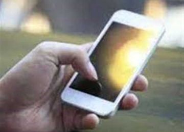 انزع الجراب وابعده عن الشمس.. طريقة التعامل مع سخونة الهاتف في الصيف (دون صيانة مكلفة)