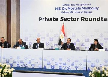 رئيس الوزراء يترأس مائدة مستديرة بعنوان الإصلاحات الهيكلية لتعزيز تنافسية القطاع الخاص 