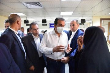 وزير الصحة يتفقد العيادات الخارجية بمستشفى مدينة نصر للتأمين الصحي.. صور