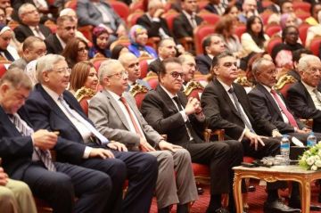 وزير الصحة يتفقد المعرض الطبي الإفريقي الرابع ويؤكد العمل على ريادة مصر في الصناعات الطبية الثقيلة وزير الصحة يتفقد المعرض الطبي الإفريقي الرابع ويؤكد العمل على ريادة مصر في الصناعات الطبية الثقيلة