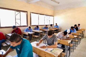 أول أيام الامتحانات.. بدء تشغيل كاميرات مراقبة لجان الثانوية العامة وتوزيع أوراق الأسئلة والإجابات