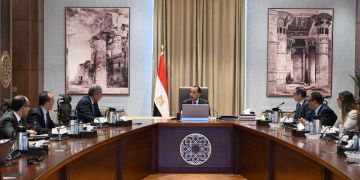 رئيس الوزراء يستعرض الفرص الاستثمارية بقطاعي السياحة والآثار