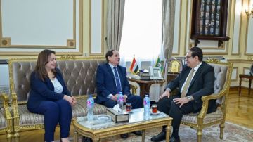 رئيس جامعة القاهرة يستقبل أمين عام رابطة الجامعات الإسلامية