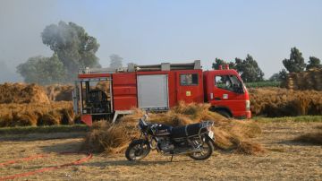 3 سيارات مطافي للسيطرة على حريق بشونة كتان في زفتي بسبب ارتفاع الحرارة الجو 3 سيارات مطافي للسيطرة على حريق بشونة كتان في زفتي بسبب ارتفاع الحرارة الجو