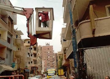 حملات لإزالة الإعلانات العشوائية بالمنيا.. واستخراج وتجديد 2871 ترخيصا