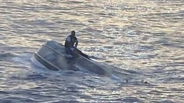 وفاة مهاجر مصري وإنقاذ 36 آخرين بعد احتراق مركب قبالة سواحل طبرق