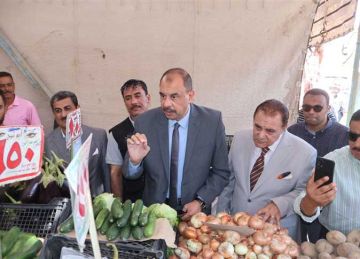 بتخفيضات 25٪.. افتتاح سوق اليوم الواحد لبيع السلع الغذائية بطهطا في سوهاج