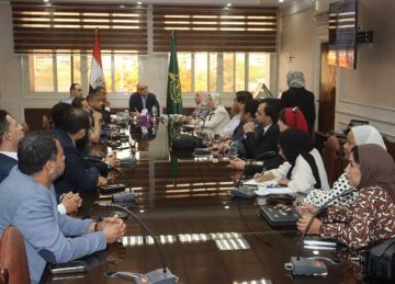 أنشطة فنية وثقافية.. محافظ القليوبية يبحث مع ممثلي اتحاد بشبابها تعزيز المشاركة في تنمية المجتمع