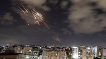 باحث سياسي يوضج أسباب تراجع الرشقات الصاروخية الإيرانية تجاه دولة الاحتلال باحث سياسي يوضج أسباب تراجع الرشقات الصاروخية الإيرانية تجاه دولة الاحتلال