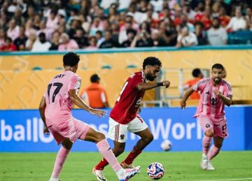 تلويح بالرحيل وإهدار تاريخي .. جماهير الأهلي توجه رسائل نارية ضد حسين الشحات تلويح بالرحيل وإهدار تاريخي .. جماهير الأهلي توجه رسائل نارية ضد حسين الشحات