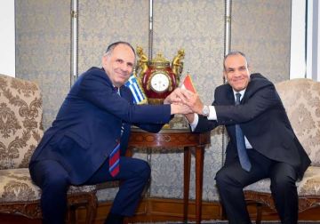 وزير الخارجية والهجرة يستقبل وزير خارجية اليونان