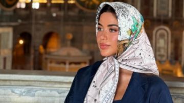 يارا السكري بالحجاب في مسجد آيا صوفيا بـ تركيا يارا السكري بالحجاب في مسجد آيا صوفيا بـ تركيا