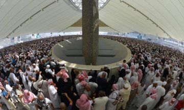 الحجاج يؤدون أعمال يوم النحر برمي الجمرات والطواف .. بث مباشر الحجاج يؤدون أعمال يوم النحر برمي الجمرات والطواف .. بث مباشر