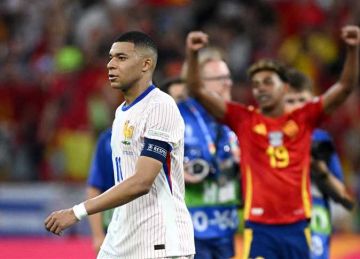 مباشر الآن.. مباراة فرنسا وإسبانيا اليوم لحظة بلحظة (0-0) في نصف نهائي دوري الأمم الأوروبية مباشر الآن.. مباراة فرنسا وإسبانيا اليوم لحظة بلحظة (0-0) في نصف نهائي دوري الأمم الأوروبية