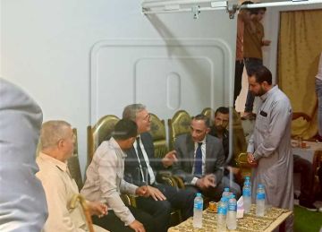 وزير البترول يعزي أسرة بطل حريق العاشر من رمضان بمسقط رأسه في الدقهلية