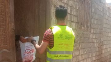 أورمان الشرقية تواصل توزيع لحوم أضاحيها على الأولى بالرعاية