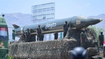 جماعة الحوثي تعلن قصف مطار بنجوريون بصاروخ فرط صوتي جماعة الحوثي تعلن قصف مطار بنجوريون بصاروخ فرط صوتي