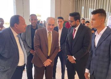 رئيس جامعة أسوان يشهد مناقشة مشروعات التخرج لطلاب كلية الهندسة