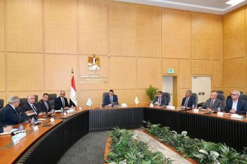 وزير الإسكان يتابع موقف مشروعات المرافق على مستوى الجمهورية وموقف توطين الصناعة