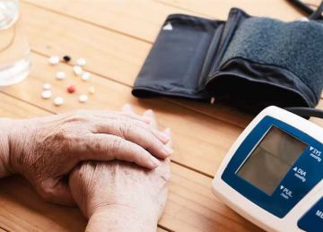 الشاي أم القهوة؟ .. أيهما أكثر أمانا لمرضى الضغط المرتفع؟ الشاي أم القهوة؟ .. أيهما أكثر أمانا لمرضى الضغط المرتفع؟