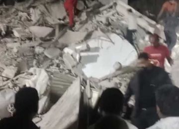 وصول قيادات أمنية إلى موقع انهيار عقار السيدة زينب لمتابعة أعمال الإنقاذ