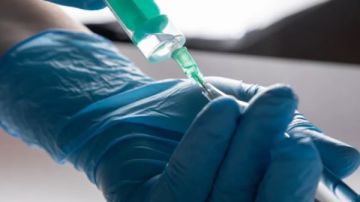 وفاة عامل بعد حقنة مضاد حيوي في بولاق الدكرور.. وأسرته تتهم المركز الطبي بالإهمال