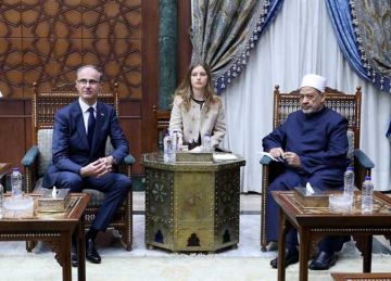 لبحث تعزيز التعاون العلمي والدعوي.. شيخ الأزهر يستقبل رئيس الوزراء الصربي (صور)