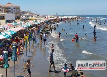 مازال الإقبال مستمرا.. شواطئ رأس البر تستقبل زوارها في آخر أيام العيد