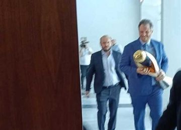 ممدوح عيد يجتمع مع إدارة بيراميدز في الإمارات استعدادا للموسم الجديد ممدوح عيد يجتمع مع إدارة بيراميدز في الإمارات استعدادا للموسم الجديد