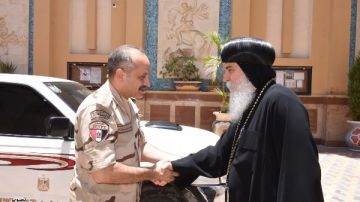 الأنبا غبريال يستقبل المستشار العسكري لمحافظة بني سويف بمقر المطرانية.. صور