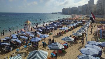 العيد فرحة.. مصايف الإسكندرية: شاطئ عروس البحر بسيدي بشر كامل العدد العيد فرحة.. مصايف الإسكندرية: شاطئ عروس البحر بسيدي بشر كامل العدد