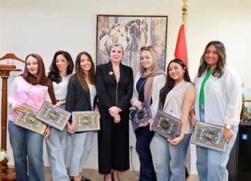 جامعة القاهرة تكرم طالبات قسم اللغة الإسبانية من هيئة النيابة الإدارية جامعة القاهرة تكرم طالبات قسم اللغة الإسبانية من هيئة النيابة الإدارية
