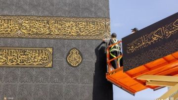 كسوة الكعبة.. تعرف على أول من كساها من الرجال والنساء وسبب لونها الأسود