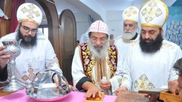 تدشين كنيسة رئيس الملائكة سوريال والقديسة أناسيمون بقويسنا