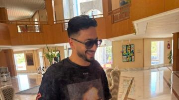 حمادة هلال يصل تونس لحضور حفل افتتاح المهرجان العربي للإذاعة والتليفزيون