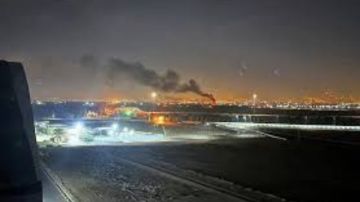 دفاعات إيران تتصدى لهجوم إسرائيلي على مطار مهر آباد غربي طهران دفاعات إيران تتصدى لهجوم إسرائيلي على مطار مهر آباد غربي طهران